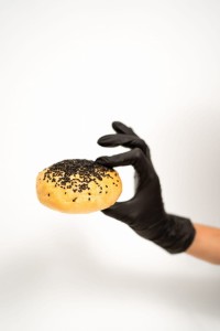 Cucina Bułka niskobiałkowa i bezglutenowa z czarnym sezamem 110 g 
